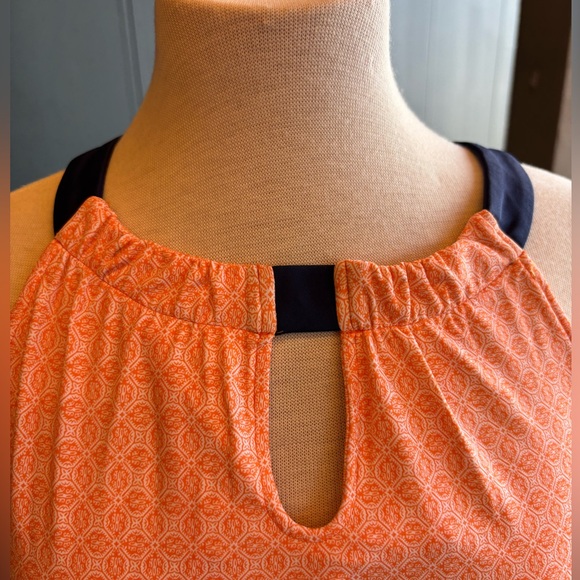 Sleeveless dress in soft orange & white pattern - Picture 2 of 5